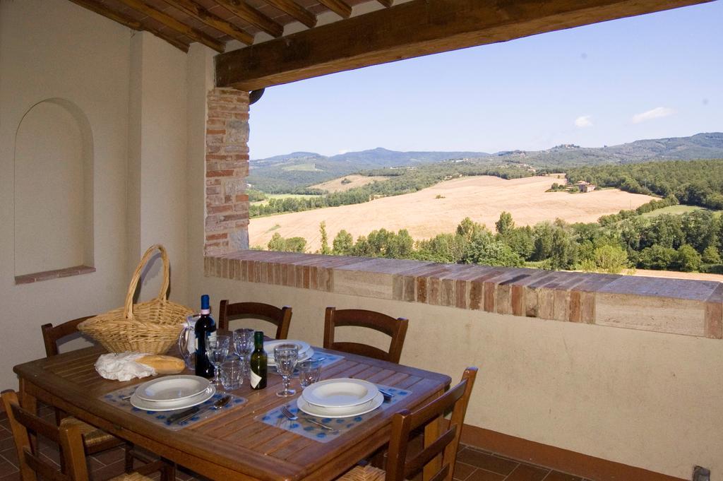 Castello Di Montalto Aparthotel Castelnuovo Berardenga Ruang foto